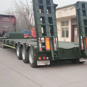 钩机板半挂车