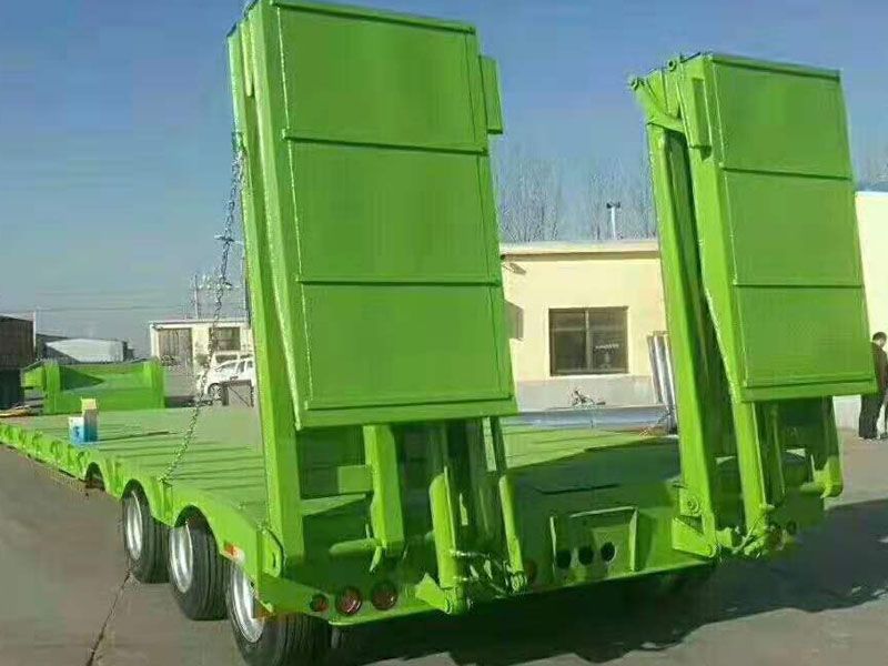 钩机板半挂车
