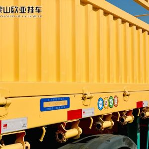 仓栅式运输半挂车