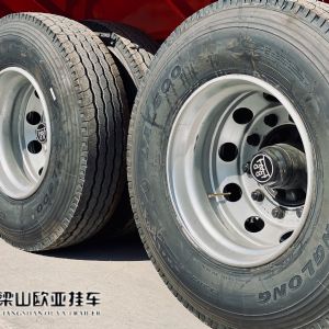 仓栅式运输半挂车